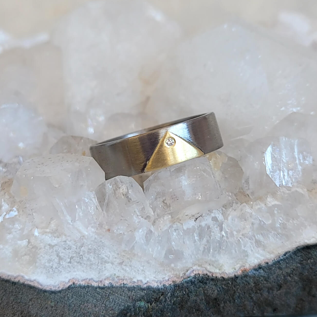 Pyramid Band in Palladium and Yellow Gold with Diamond Accent